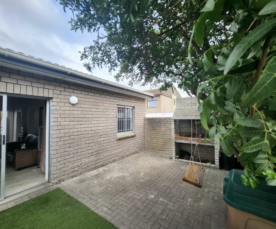 2 Bedroom Property for Sale in Table View Western Cape